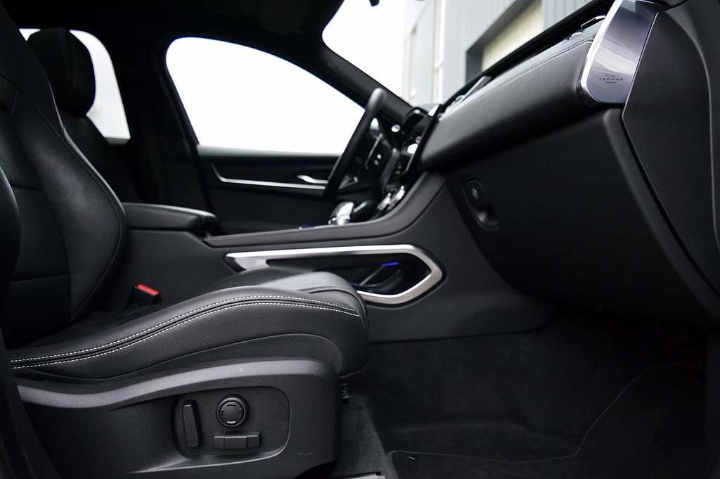 Jaguar F-PACE – foto 18