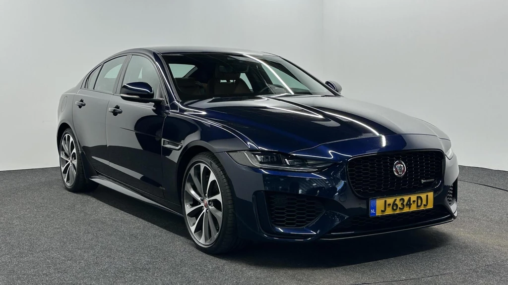 Jaguar XE – foto 7