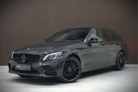 Mercedes-Benz C-Klasse Estate 300 e Business Solution AMG | Panoramadak | Stoelverwarming | 360 Camera | Dodehoekdetectie | Cruise Control | Apple Carplay | Navigatie | Trekhaak | DAB | Ambiance Verlichting | Multibeam | SOH 89,49%