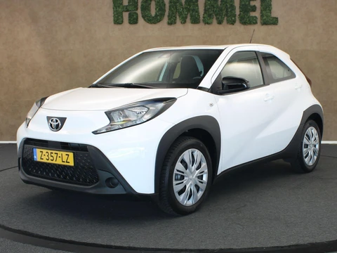 Toyota Aygo X 1.0 VVT-i MT Play - ORIGINEEL NEDERLANDSE AUTO - ACHTERUITRIJCAMERA - CRUISE CONTROL - APPLE CARPLAY/ANDROID AUTO - AIRCO - BLUETOOTH TELEFOONVOORBEREIDING - MULTIMEDIA SCHERM