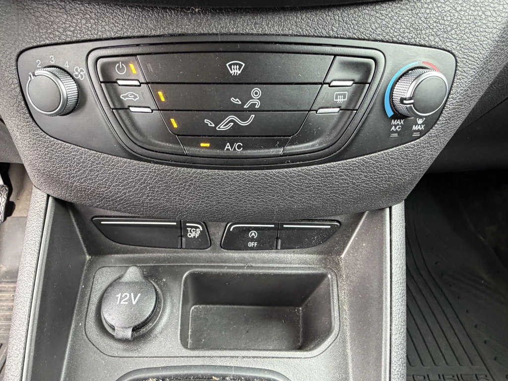 Ford Transit Courier – foto 25