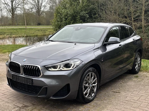 BMW X2 xDrive25e M Sport | 220pk |  Panoramadak | M pakket |  Achteruitrijcamera | Leder | Sportstoelen | Head Up Display
