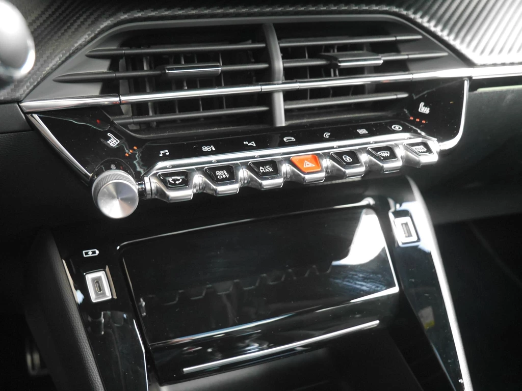 Peugeot e-208 – foto 37