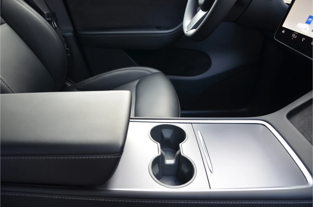 Tesla Model Y – foto 8