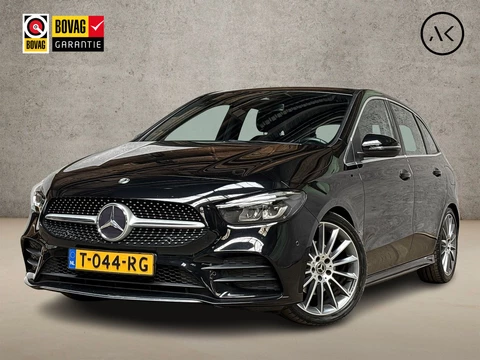 Mercedes-Benz B-Klasse 180 AMG Sport Automaat (GROOT NAVI, TREKHAAK, LEDER/ALCANTARA, STOELVERWARMING, WIDESCREEN, SPORTSTOELEN, 19'' LM VELGEN, NIEUWE APK, NIEUWSTAAT)