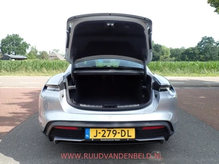 Porsche Taycan – thumbnail 43