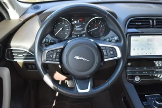 Jaguar F-PACE – thumbnail 18