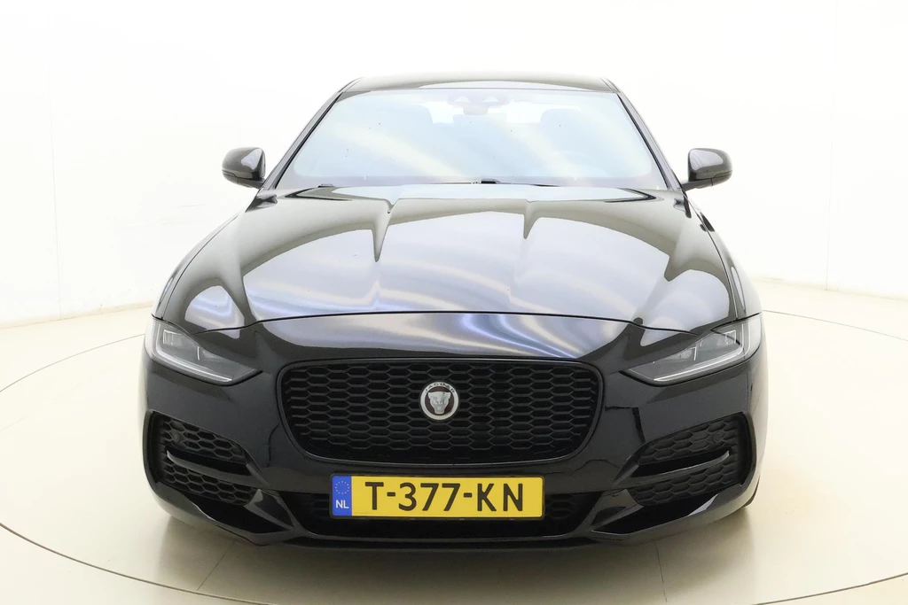 Jaguar XE – foto 10