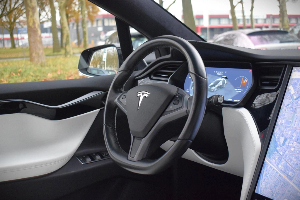 Tesla Model X – foto 16