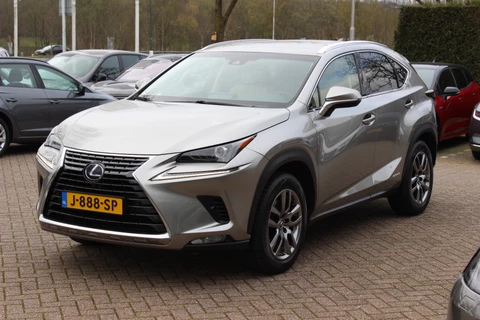 Lexus NX 300h AWD Luxury Line / Dealer Onderhouden / Trekhaak / Camera / Leder / Keyless / 18'' / Navigatie / Stoelverwarming / Cruise Control