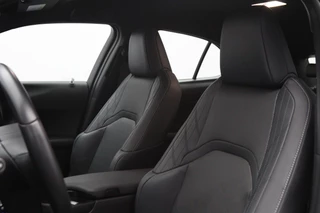 Lexus UX – thumbnail 24
