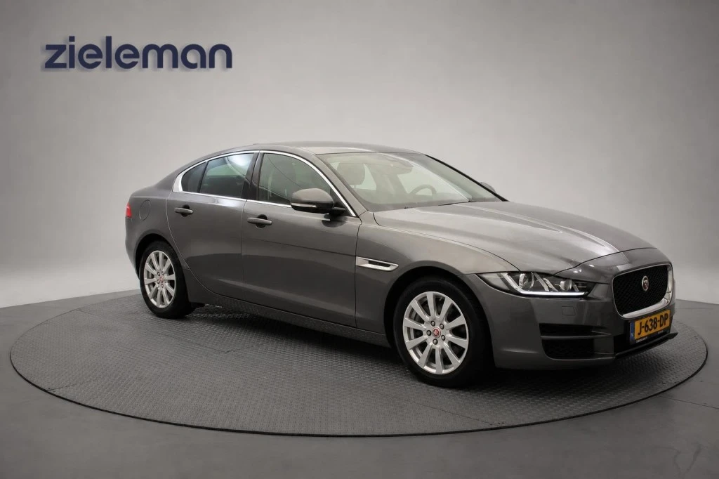 Jaguar XE – foto 9
