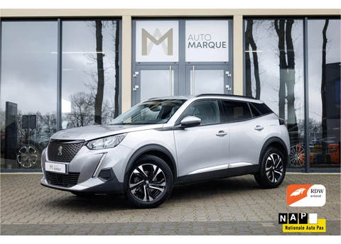 Peugeot 2008 1.2 PureTech | Allure | 17" LM Velgen | Achteruitrijcamera | Trekhaak | Apple CarPlay | LED | Climate Control | Parkeersensoren |