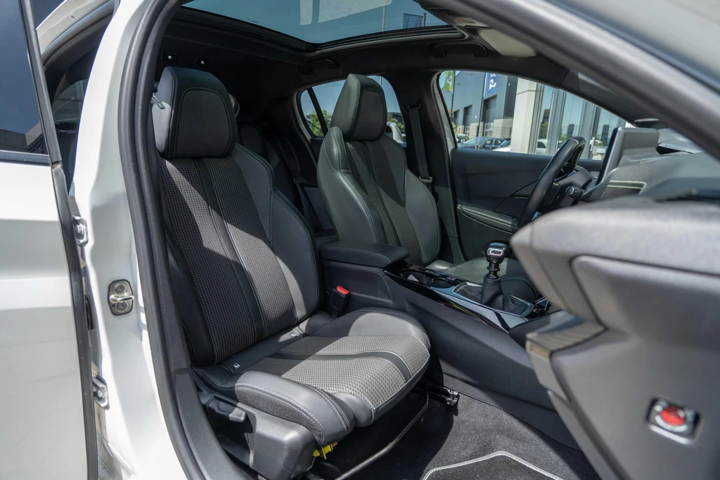Peugeot 208 – foto 11