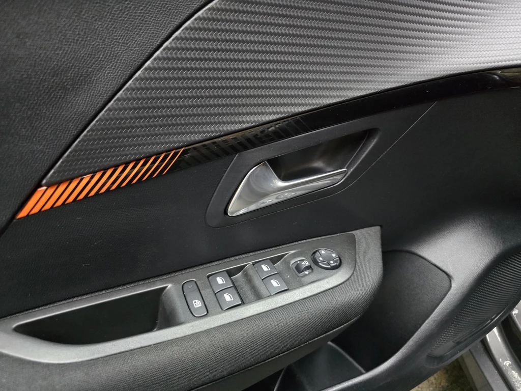 Peugeot 208 – foto 10