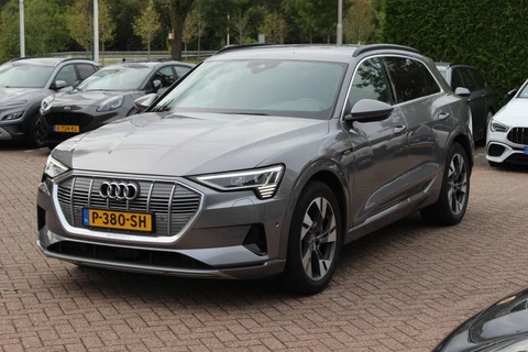 Audi e-tron e-tron 55 quattro advanced Pro Line Plus 95 kWh / SoH 95,6 % / Trekhaak / 360Camera / Luchtvering / Keyless / 20'' / CarPlay / Stoelverwarming / Dodehoek / DAB / ACC