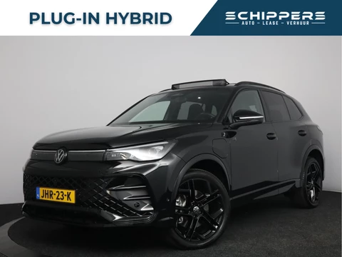 Volkswagen Tiguan 1.5 eHybrid R-Line Edition 272pk | Trekhaak 2.000kg trekgewicht | Panoramadak | Massagestoelen | PHEV | 360 graden camera |