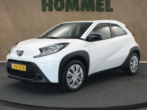 Toyota Aygo X 1.0 VVT-i MT Play - ORIGINEEL NEDERLANDSE AUTO - AFKOMSTIG VAN 1E EIGENAAR - AIRCO - ADAPTIEVE CRUISE CONTROL - CAMERA - APPLE CARPLAY/ ANDROID AUTO - 17 INCH WIELEN - LICHTSENSOR - ELEKTRISCHE RAMEN VOOR - ELEKTRISCH BEDIENBARE BUITENSPIEGELS