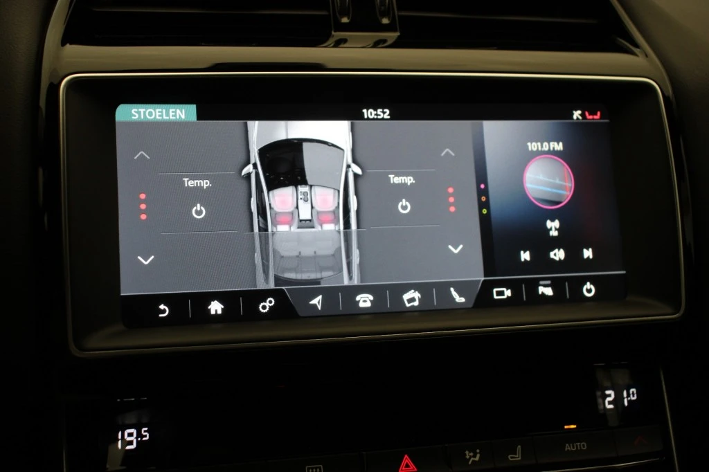 Jaguar XE – foto 15