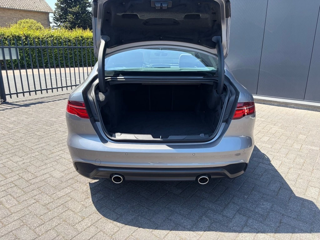 Jaguar XE – foto 10
