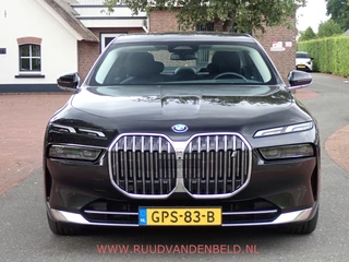 BMW i7 – thumbnail 7