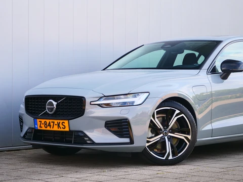 Volvo S60 2.0 Recharge T6 350Pk AWD Ultimate Dark Trekhaak / 360 Camera / Harman-kardon / Apple Carplay
