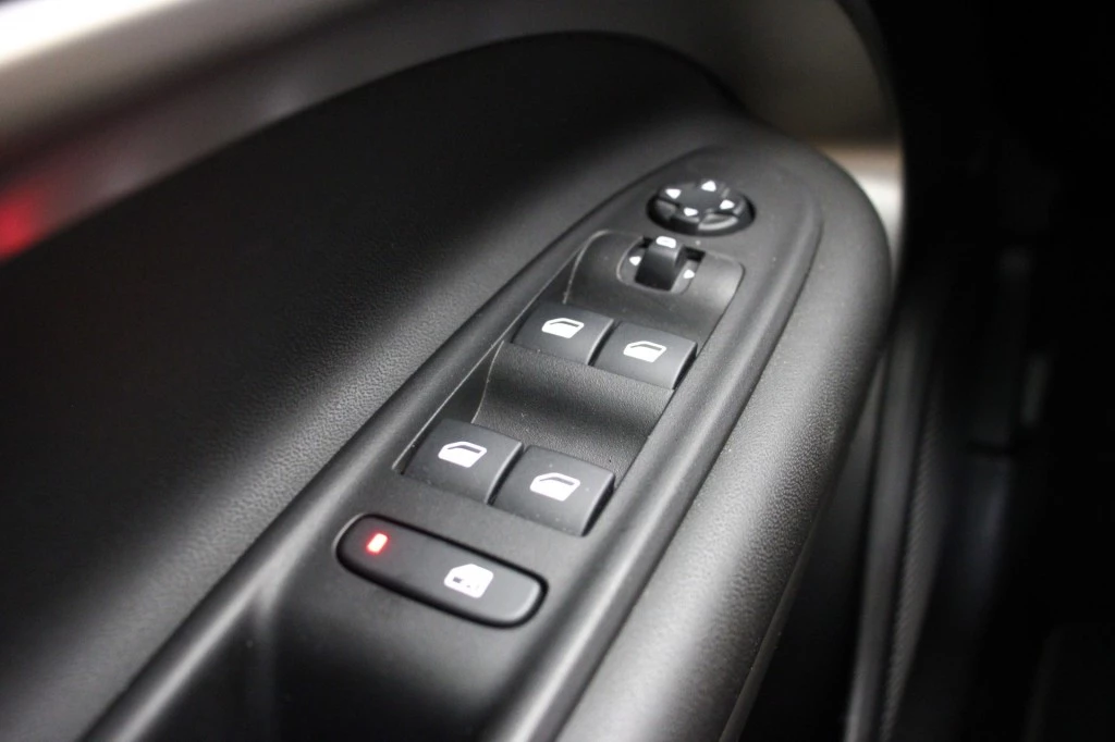 Jeep Avenger – foto 30