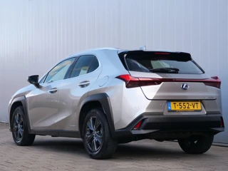 Lexus UX – thumbnail 3