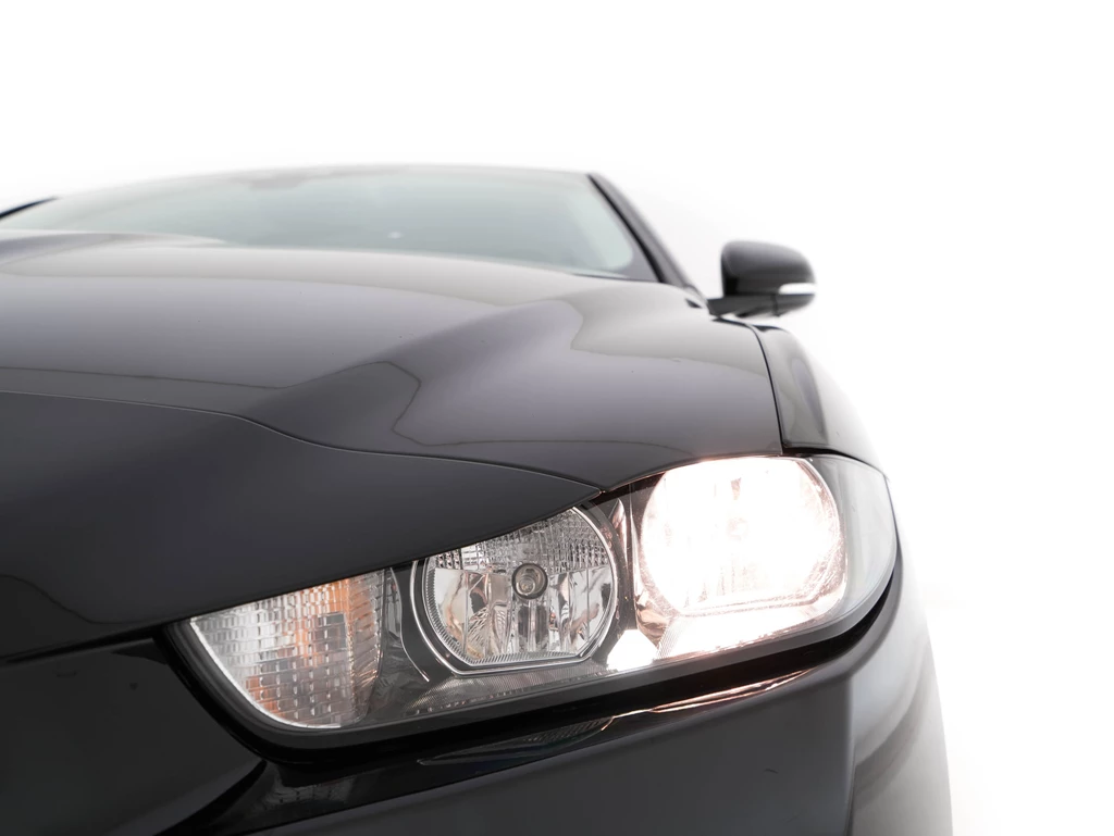 Jaguar XE – foto 26