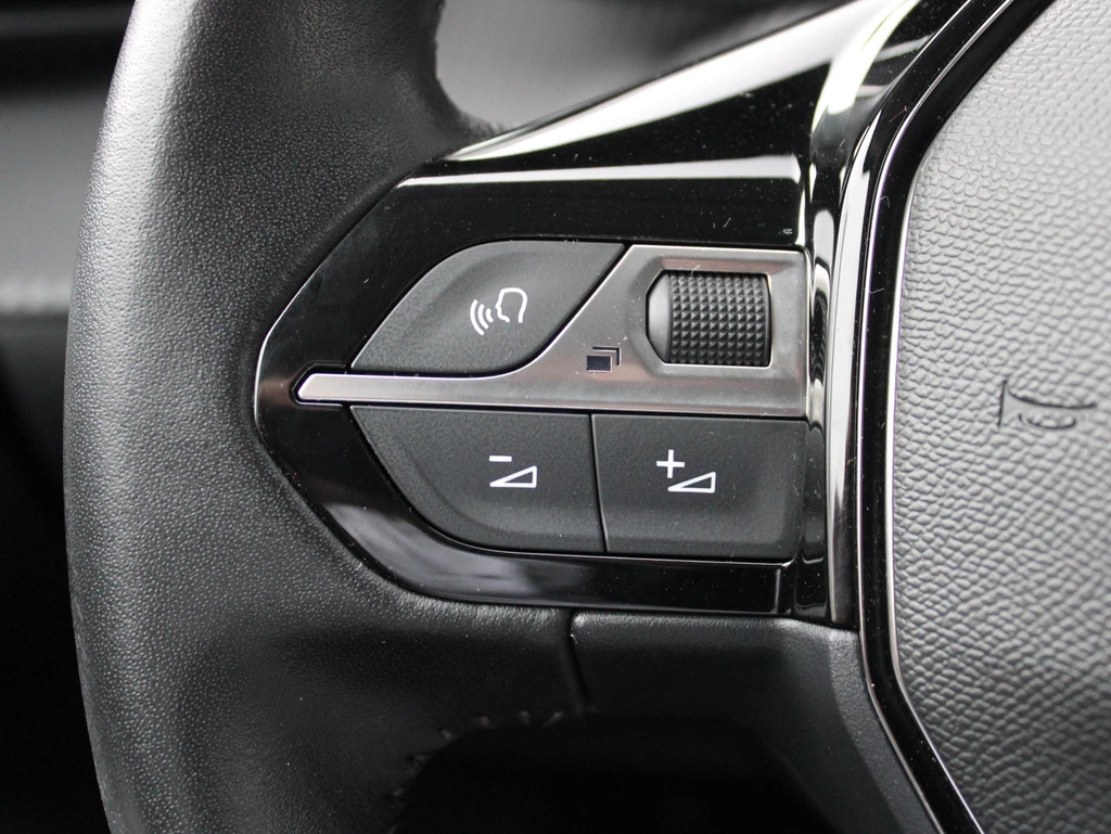 Peugeot e-208 – foto 25