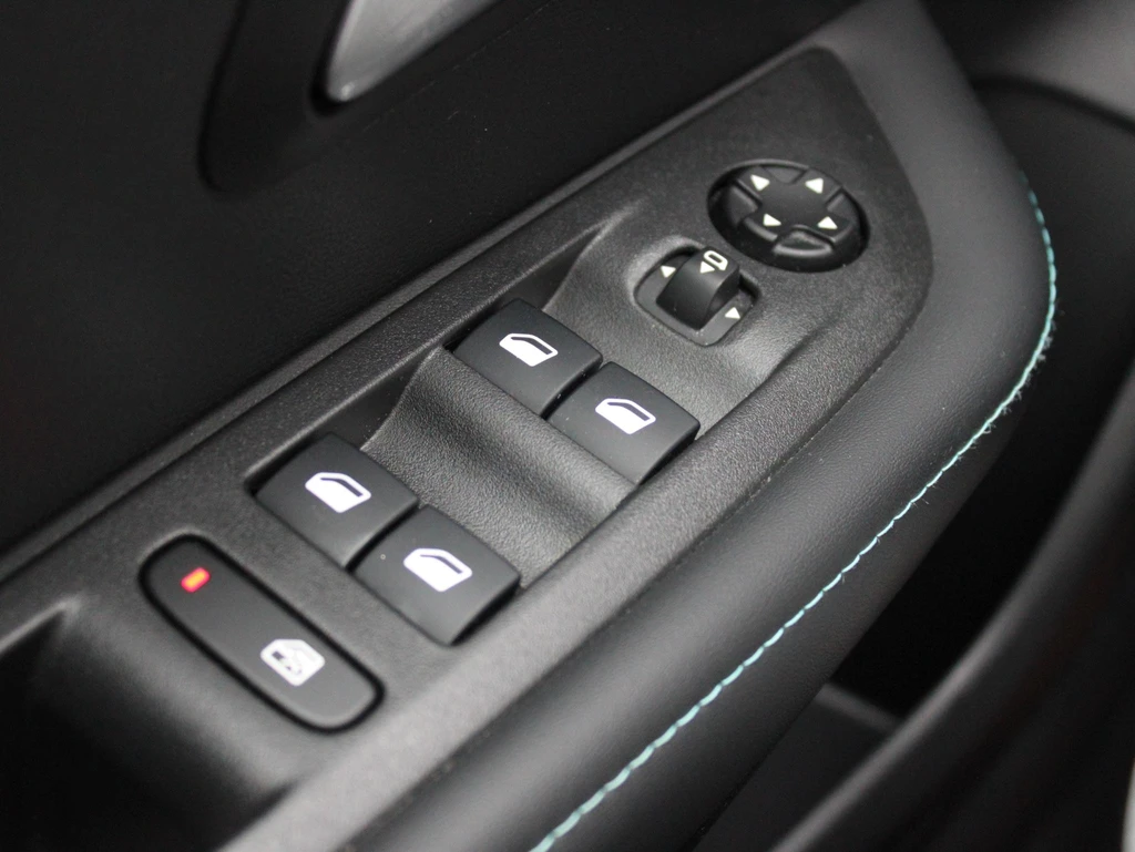Peugeot e-208 – foto 27