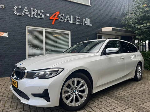 BMW 3 Serie 318I Touring Aut. Business Edit. + Camera + Car -play + Led + Lmv + Navi + D-glas
