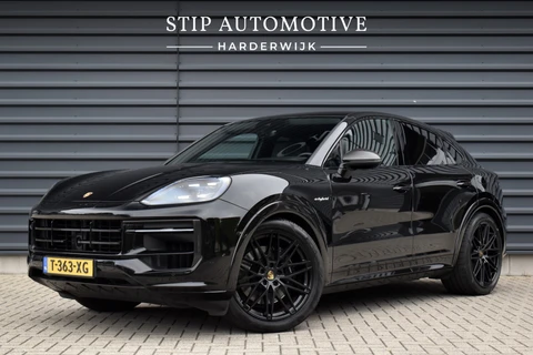 Porsche Cayenne Coupé 3.0 E-Hybrid Sport Design Carbon | Pano | Bijrijdersdisplay | ACC | Bose | 18-voudig Stoelen | 22'' Wielen |