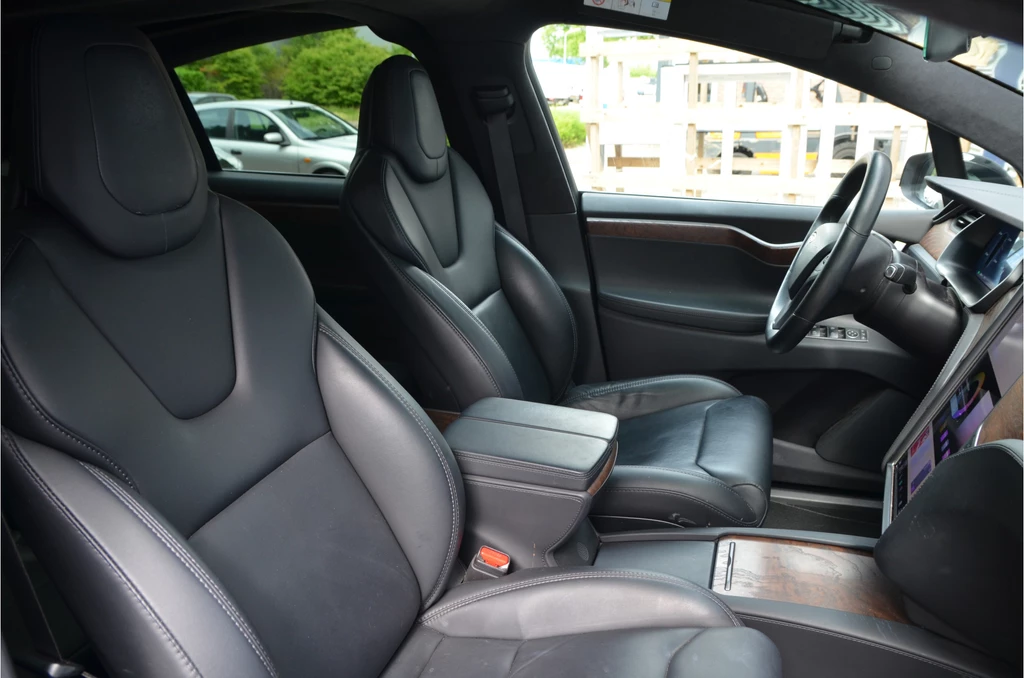 Tesla Model X – foto 8