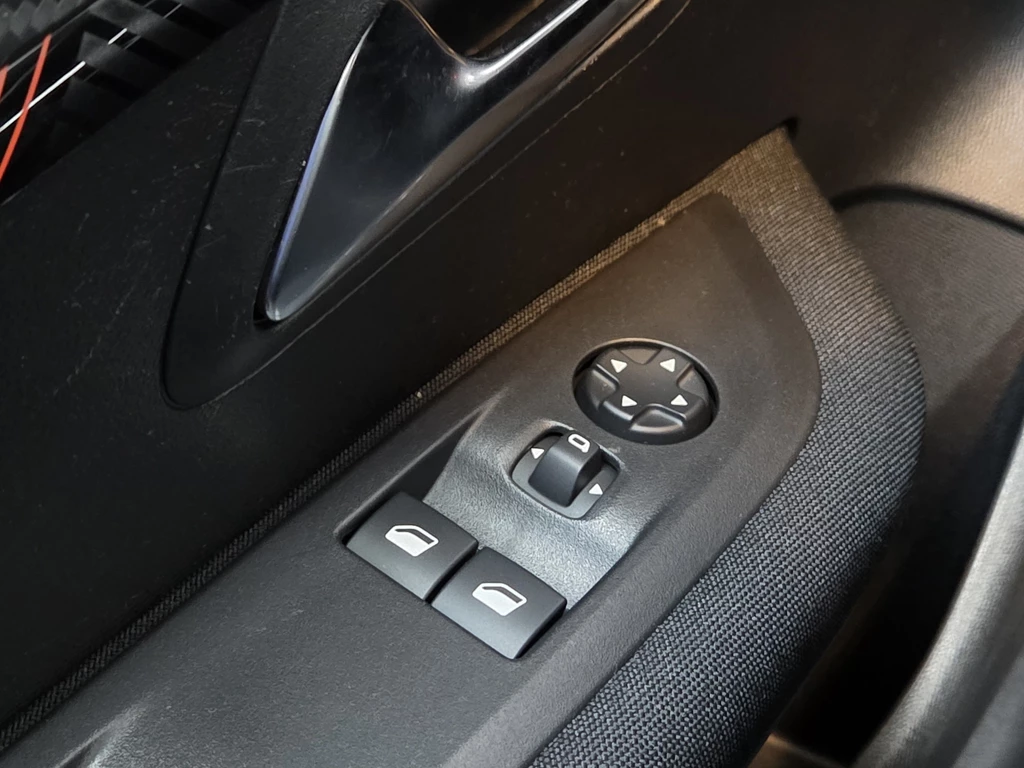 Peugeot 208 – foto 21