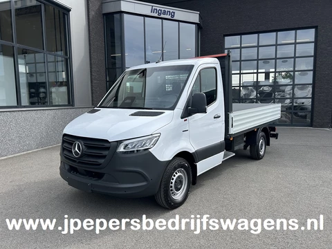 Mercedes-Benz eSprinter 320 L2 Select 81kWh / Snel laden 115kw / Open laadbak / Trekhaak / Distronic / MBUX / Smartphone-intergratie / Camera