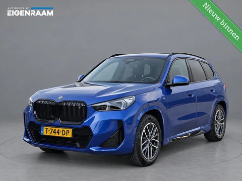 BMW iX1 M-Sport xDrive30 67kWh |SOH 94,8% | EL. Trekhaak | Head-Up Display | Camera | Rijklaarprijs