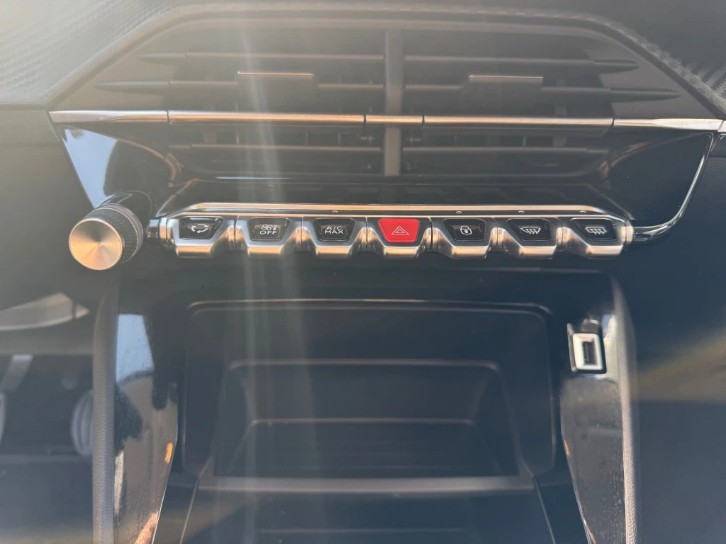 Peugeot 208 – foto 10