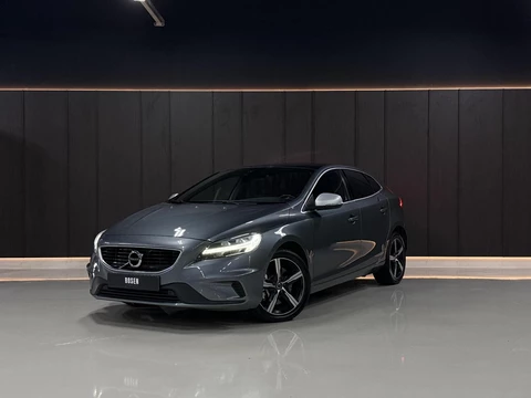 Volvo V40 1.5 T3 R-Design|PANO|KEYLESS|A.CAM|LED|HK|STOELVM