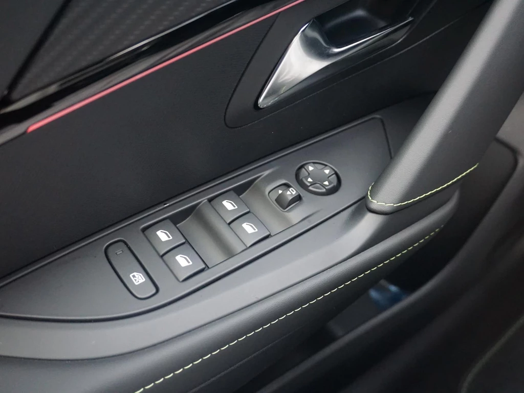 Peugeot e-208 – foto 16
