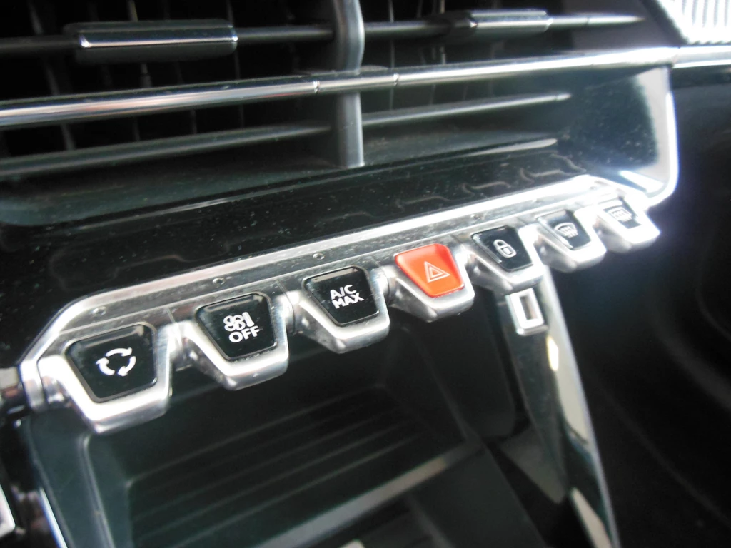 Peugeot 208 – foto 17