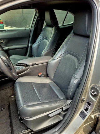 Lexus UX – thumbnail 14