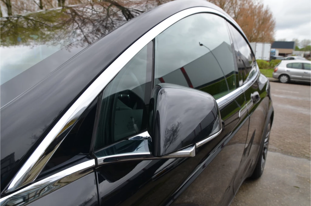 Tesla Model X – foto 30