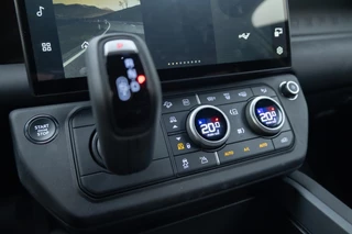 Land Rover Defender – thumbnail 16