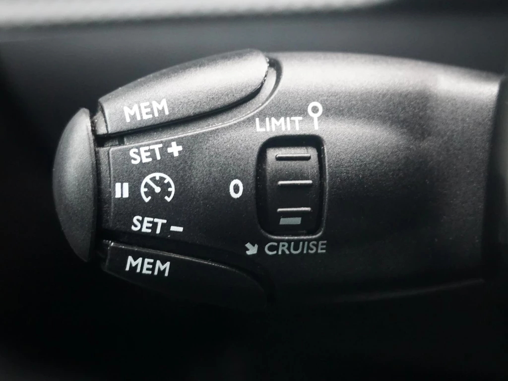 Peugeot e-2008 – foto 18