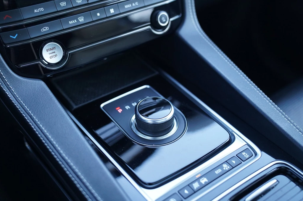 Jaguar F-PACE – foto 27