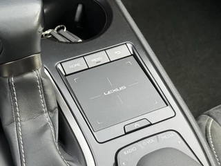 Lexus UX – thumbnail 24