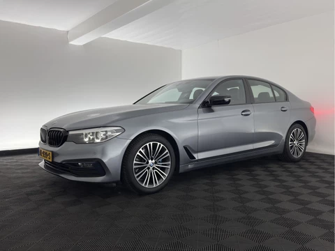 BMW 5 Serie 520i Executive Edition Sportline Aut. *LEATHER-FABRIC | FULL-LED | DIGI-COCKIT | KEYLESS | NAVI-FULLMAP | HEATED-SPORTSEATS | PRIVACY-GLASS | AMBIENTLIGHT | ECC | CARPLAY | PDC | TOWBAR | 18"ALU*