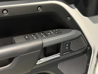Land Rover Defender – thumbnail 19