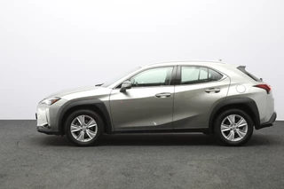 Lexus UX – thumbnail 3